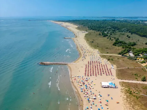 Het strand bij Roan camping Ca'Savio.