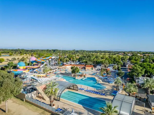 Overzicht van het aquapark op Roan camping Le Soleil de la Méditerranée.