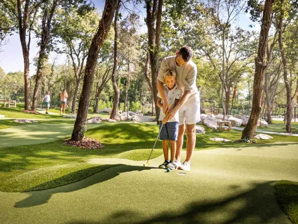 Minigolf op Roan camping Valkanela.