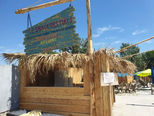 Een snackbarretje op Roan camping Les Sables d'Or.