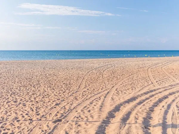 Het strand vlakbij Roan camping Les Sablines.