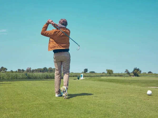 Golfen op de golbaan nabij Roan camping Tenuta Primero.