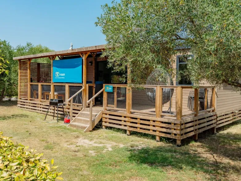 De Supreme Plus Lounge op Roan camping Domaine de la Brèche.