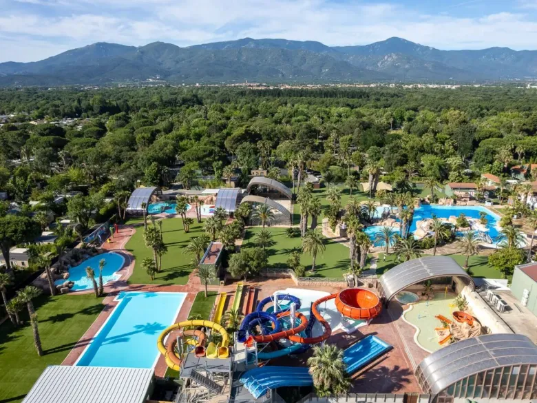 Luchtfoto van waterpark op Roan camping La Sirène.