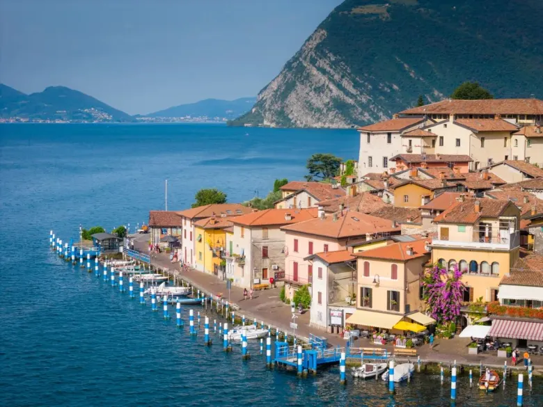Het autovrije eiland met visserdorpjes in Iseo.