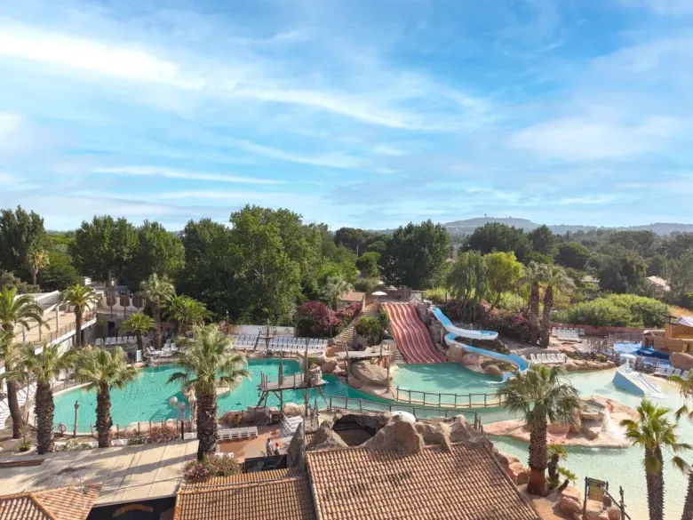 Overzicht van het zwembad op Roan camping Les Sables d'Or.