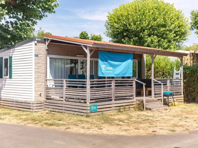 De Premium Plus Lounge op Roan camping Le Domaine du Clarys.