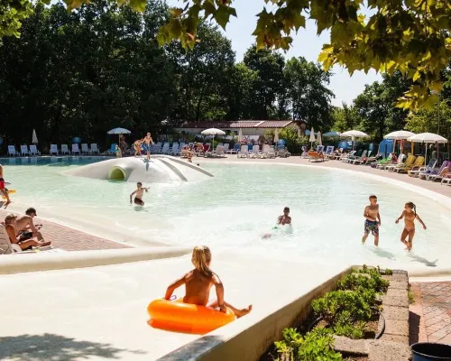 Zwembad op Roan camping hu I Pini village.