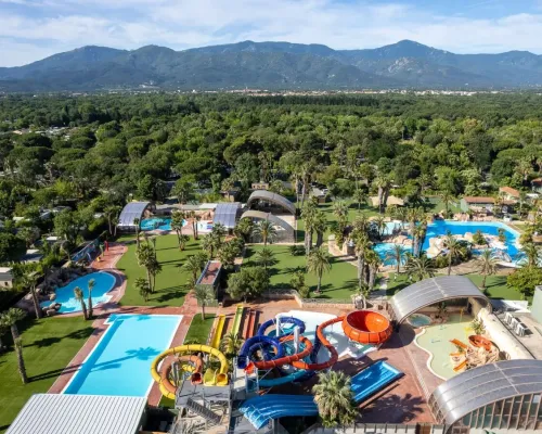 Luchtfoto van waterpark op Roan camping La Sirène.